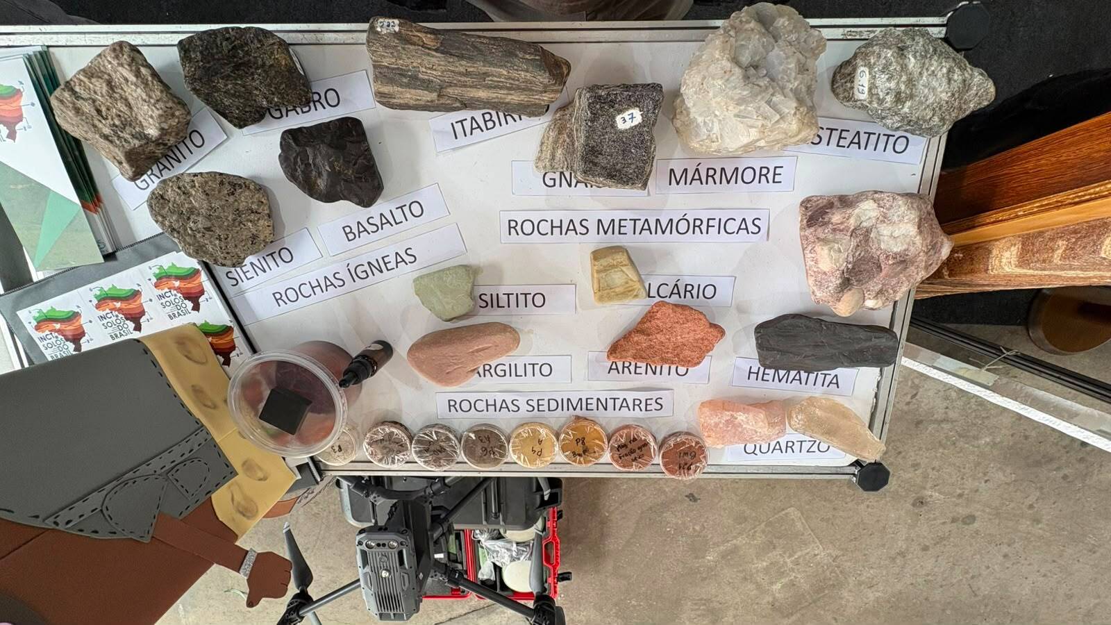 Coleção didática de rochas e minerais
